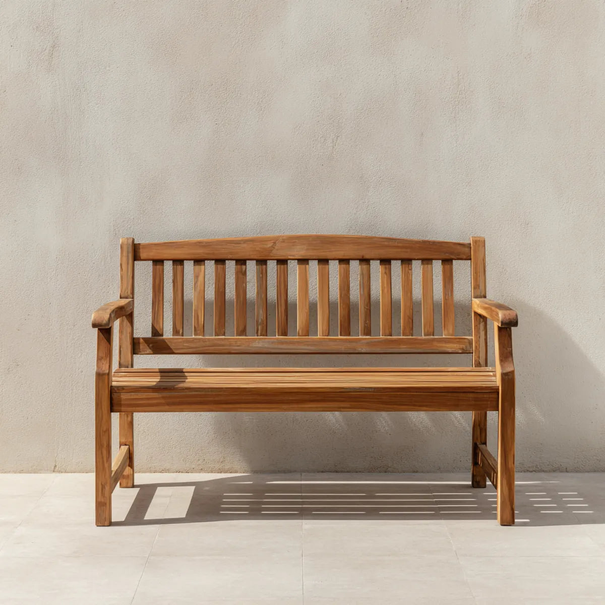 Ławka ogrodowa 2 brązowe siedzenia 120 x 62 x 90 cm w litym drewnie z drewna tekowego prostokątne
